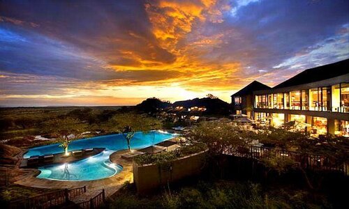 four-seasons-serengeti-night during tanzania luxury safari - 7 days