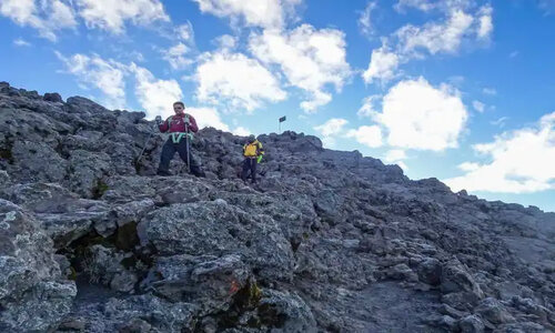 grup approching to the-summit-of-meru-fduring Mount Meru Climb – 4-Day Trekking Tour