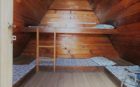 marangu-hut-interior accommodation during cllimb