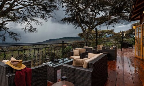 outdoor-seating