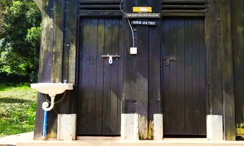 toilets 3